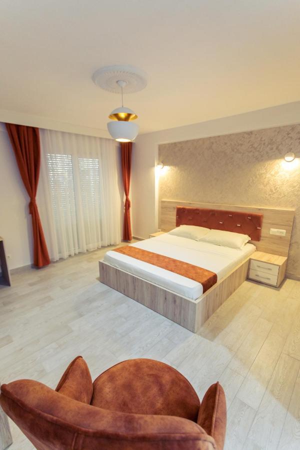 City Hotel Ferizaj Kültér fotó
