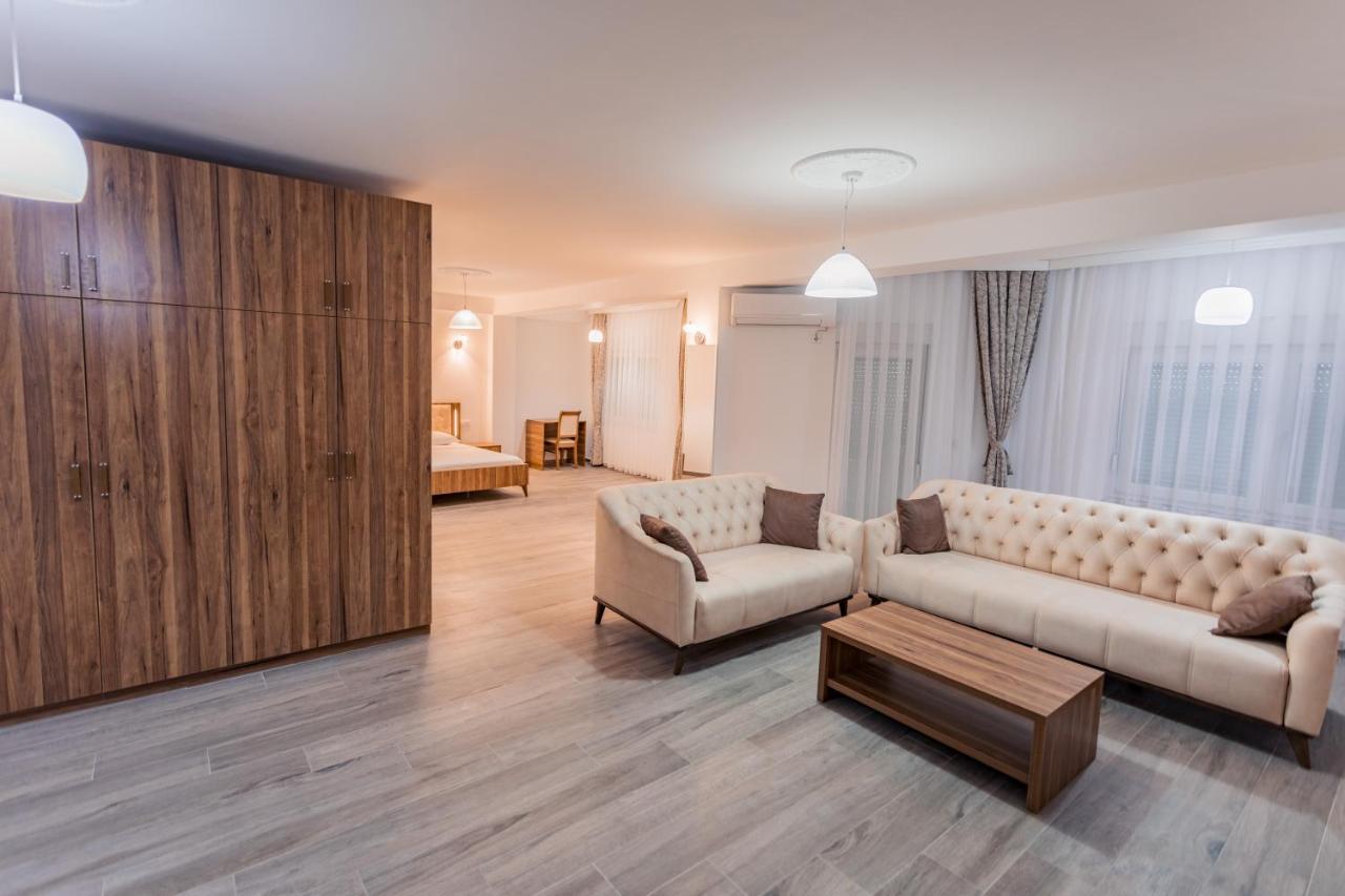 City Hotel Ferizaj Kültér fotó