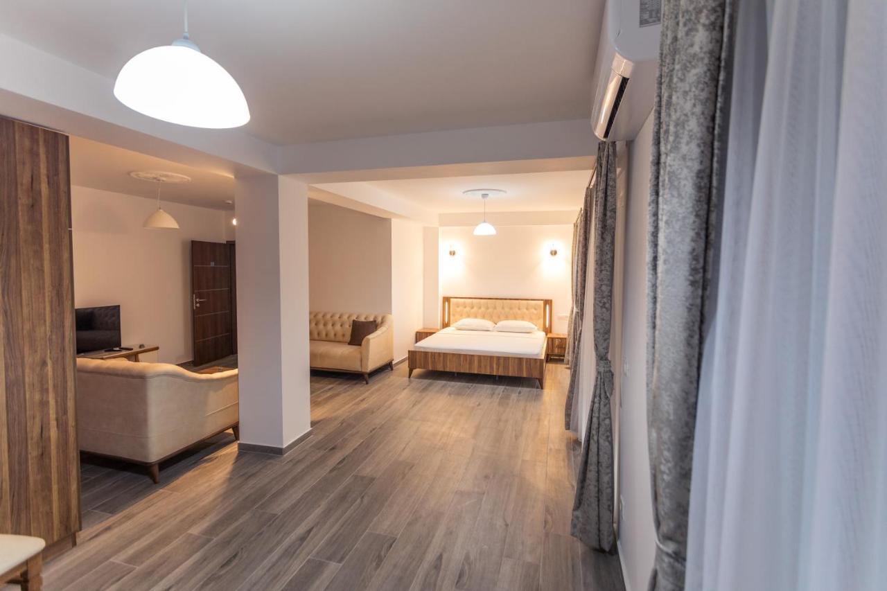City Hotel Ferizaj Kültér fotó